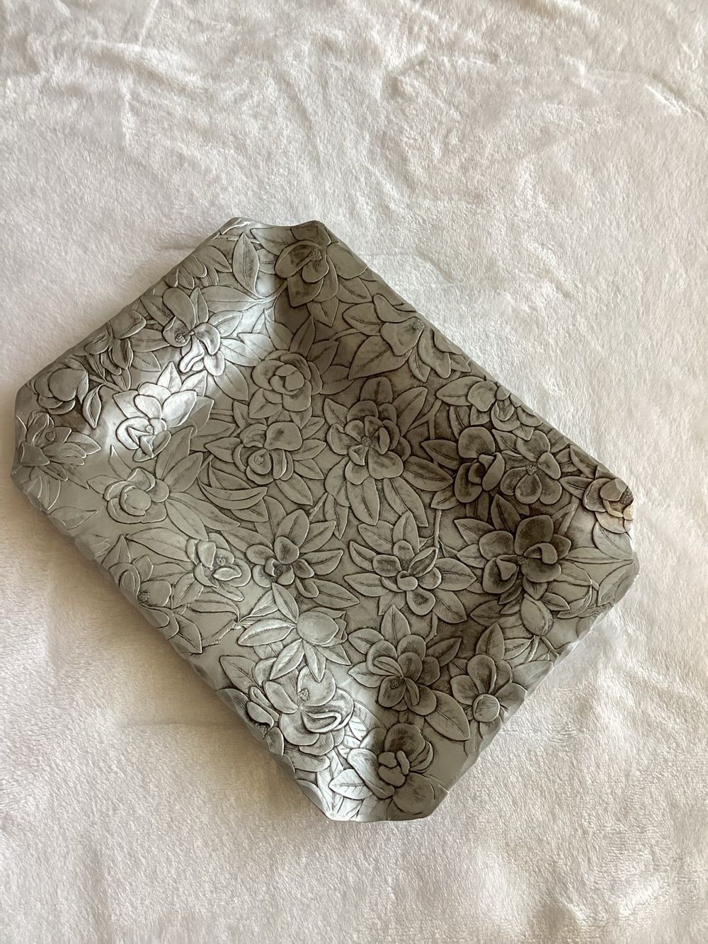 Williamsburg VA Forge Hand Hammered Aluminum Tray Serving Silver Floral
